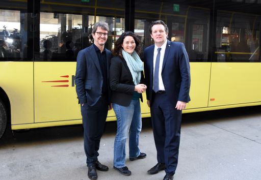  VVT Geschäftsführer Alexander Jug, LHStv.in Ingrid
Felipe und ÖBB Regionalmanager Rene Zumtobel präsentieren die
Änderungen zum Fahrplanwechsel 2017.