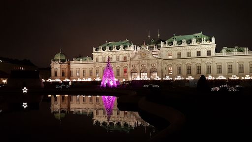 Christbaum aus 365 Schlitten am Weihnachtsdorf
Schloss Belvedere