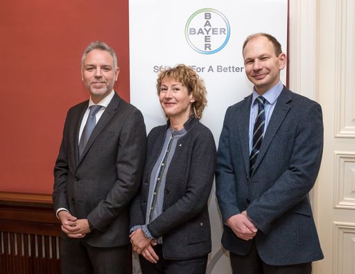 Im Bild v.l.n.r.: Dr. Christian Baumgartner, Mag.
pharm. Dr. Alexandra Mandl, Prof. Priv.-Doz. Dr. Markus Zeitlinger
