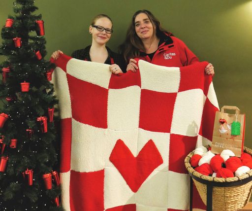  Stricken für den guten Zweck - Starbucks lud im
Zuge der Red Cup Charity-Aktion „Give Good“ auch andere zum
Mithelfen ein – und verknüpft damit die unterschiedlichen
Communities der Stadt.