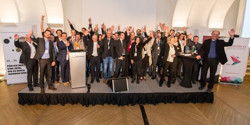  Die nanolyte-Erfinder und alle Moonshot- Maker, -Scouts, und
-Influencer präsentieren das fertige Unternehmen nanolyte am
Kongress der Weltmarktführer