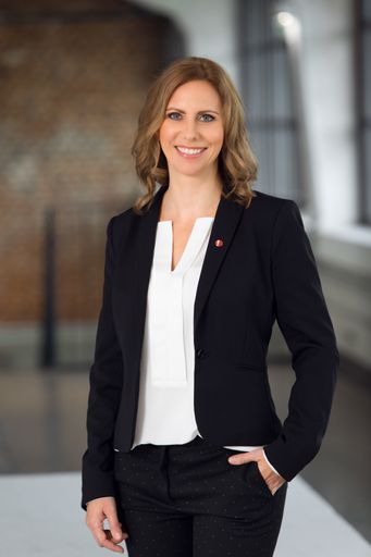  GF Hansaton, Ursula Rumplmayr freut sich über die
Auszeichnung