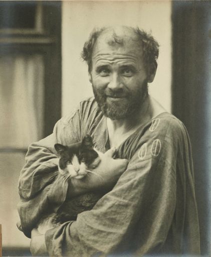 Gustav Klimt mit Katze, fotografiert von Moriz Nähr, 1911