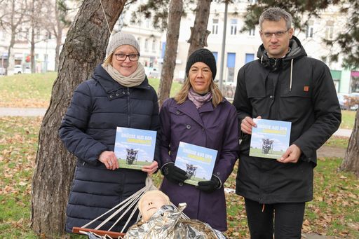 Vorstand des Verbandes - Oliver Löhlein, Bernadette Straka, Elke
Beermann - haben klare Forderungen an die politischen
Verantwortlichen.