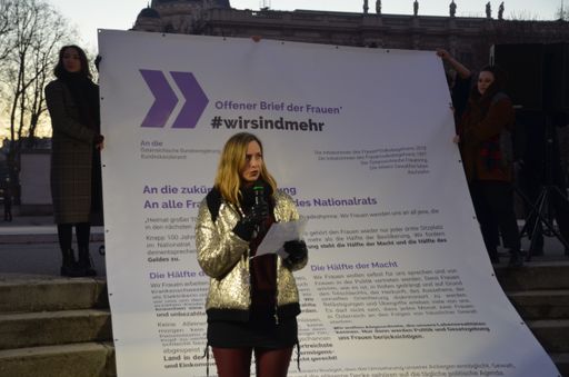 Medienaktion #wirsindmehr: Schauspielerin Maxi
Blaha liest Offenen Brief des Frauen*Volksbegehrens an die
zukünftige Bundesregierung