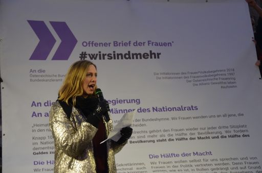 Vorschau Bild von Medienaktion #wirsindmehr: Schauspielerin Maxi
Blaha liest Offenen Brief des Frauen*Volksbegehrens an die
zukünftige Bundesregierung