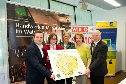 Vorschau Bild von Geschäftsführer Destination Waldviertel GmbH, Mag.
(FH) Andreas Schwarzinger, Marketingleiterin Firma Wirtex GmbH,
Claudia Strobl, MA, Landesrätin für Wirtschaft, Tourismus und Sport,
Petra Bohuslav, Präsidentin der Wirtschaftskammer Niederösterreich,
KR BR Sonja Zwazl, Geschäftsführer der ecoplus – Wirtschaftsagentur
des Landes Niederösterreich, Mag. Helmut Miernicki