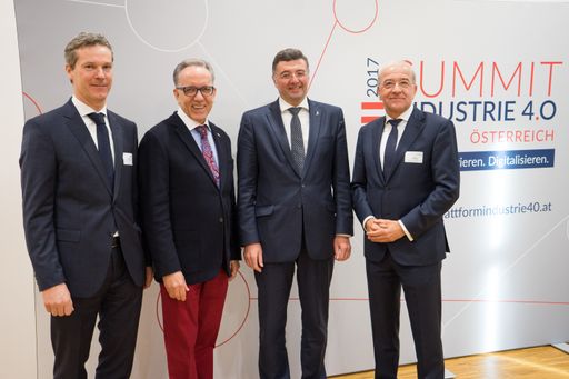 Christian Knill, Fachverbandsobmann der
Metalltechnischen Industrie, Rudi Kaske, Präsident der
Bundesarbeitskammer, Jörg Leichtfried, Bundesminister für Verkehr,
Innovation und Technologie und Kurt Hofstädter,
Vorstandsvorsitzender der Plattform „Industrie 4.0 Österreich“
(v.l.n.r.) bei der Pressekonferenz.