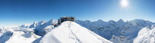 Vorschau Bild von Schilthorn - Das eindrücklichste 360° - Panorama
der Alpen erwartet Sie hier. Geniessen Sie die atemberaubende
Aussicht auf das UNESCO Weltnaturerbe mit Eiger, Mönch und Jungfrau
und mehr als 200 weiteren Berggipfeln im weltweit ersten
Drehrestaurant Piz Gloria.
