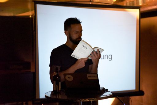 Vorschau Bild von Franz Enzenhofer liest aus seinem neuen Buch
"Understanding SEO" beim Book Launch Event am 6.12.2017
