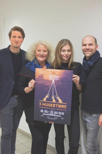 Vorschau Bild von Produzent Jérôme Berg mit Marika Lichter, Zoë
Straub und Produzent Benedikt Karasek.