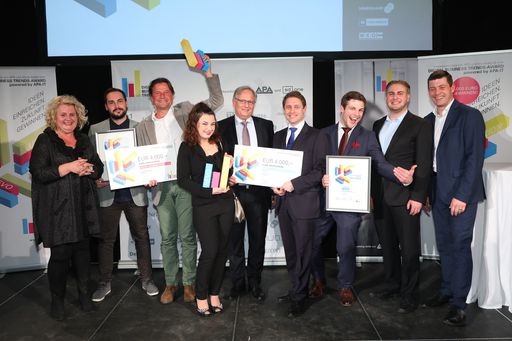 https://www.apa-fotoservice.at/galerie/9664/ Im
Bild die Gewinner der Kategorie Evolution und der Kategorie
Revolution mit dem Sponsor APA-IT und den Initiatoren der Digital
Business Trends v.l.n.r.: Barbara Rauchwarter (APA - Austria Presse
Agentur), Andreas Scharf (LINEAPP CAST), Andreas Kränkl (LINEAPP
CAST), Saskia Höfer (ONDEWO), Alexander Falchetto (APA-IT), Andreas
Rath (ONDEWO), Martin Happel (ONDEWO), Daniel Huber (ONDEWO) und
Alexis Johann (styria digital one).