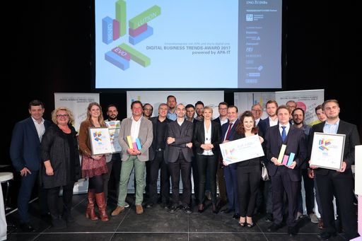 Vorschau Bild von Im Bild die Finalistinnen und Finalisten der
Kategorie Evolution und der Kategorie Revolution mit dem Sponsor
APA-IT, der Jury und den Initiatoren der Digital Business Trends
v.l.n.r.: Alexis Johann (styria digital one), Barbara Rauchwarter
(APA - Austria Presse Agentur), Michaela Fraundorfer (roomle),
Andreas Scharf und Andreas Kränkl (beide LINEAPP CAST), Christoph
Tengg (UCVIS), Robert Sablatnig (TU Wien), Helmar Lipautz (UCVIS),
Michael Nentwich (ÖAW), Mario Mayerthaler (A1 Telekom Austria),
Dejan Jovicevic (Der Brutkasten), Valerie Hauff-Prieth (ING-DiBa),
Michael Schuster (Speedinvest), Thomas Stern (Braintrust), Saskia
Höfer (ONDEWO), Alexander Falchetto (APA-IT), Stefan Hauswiesner
(Pictofit), Andreas Rath (ONDEWO), Philipp Grasmug (Pictofit),
Philipp Pani (Pictofit), Martin Happel (ONDEWO), Daniel Huber
(ONDEWO).