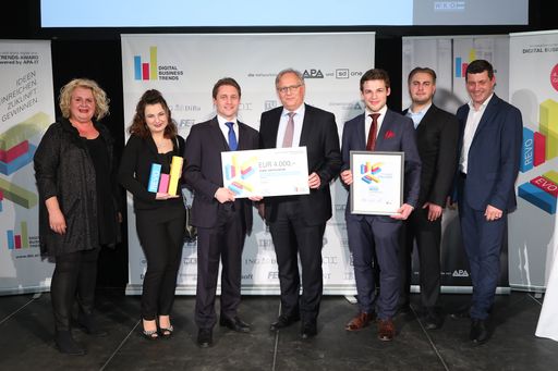 Vorschau Bild von Im Bild die Sieger der Kategorie Revolution mit dem
Sponsor und den Initiatoren der Digital Business Trends v.l.n.r.:
Barbara Rauchwarter (APA - Austria Presse Agentur), Saskia Höfer
(ONDEWO), Andreas Rath (ONDEWO), Alexander Falchetto (APA-IT),
Martin Happel (ONDEWO), Daniel Huber (ONDEWO), Alexis Johann (styria
digital one).