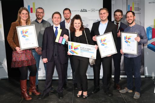 Vorschau Bild von Im Bild die Finalistinnen und Finalisten der
Kategorie Revolution v.l.n.r.: Michaela Fraundorfer (roomle),
Philipp Grasmug (Pictofit), Andreas Rath (ONDEWO), Stefan
Hauswiesner (Pictofit), Saskia Höfer (ONDEWO), Daniel Huber
(ONDEWO), Martin Happel (ONDEWO), Philipp Pani (Pictofit).