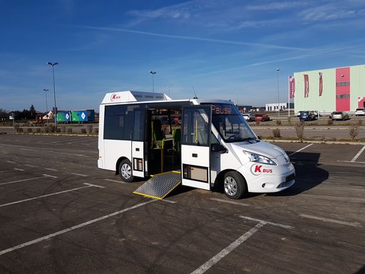  Niederflur Elektrobus bis 11 Sitzplätze zzgl. 3
Klappsitze