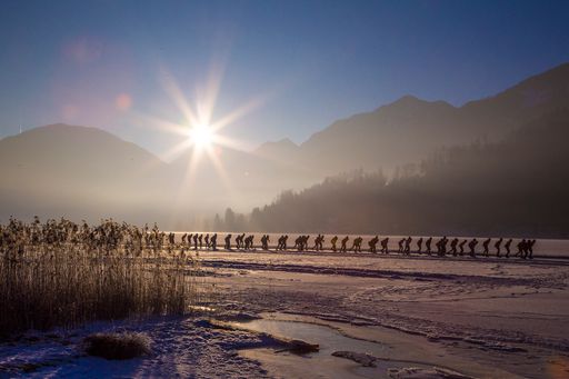  Eisschnellläufer tummeln sich auf perfekt
präparierten Natureisflächen