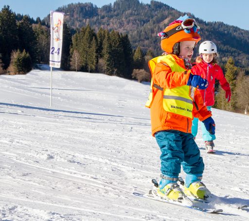 Vorschau Bild von Lustige Kinder-Skikurse werden bei der Skischule
Schwarzenbacher angeboten