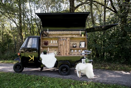  APEMIOs sind Event-Mobile die Funktionen wie eine
Bierzapfanlage, ein Sound-System und eine Fotobox mitbringen.