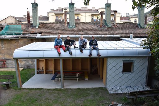 Vorschau Bild von Tiroler Berufsschüler bauten neues Spielhaus für
Integrationskindergarten in Innsbruck