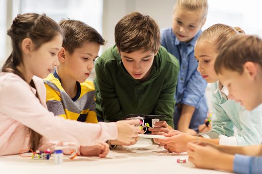  Von 5.-9. Februar 2018 können Kinder zwischen 7 und 14 Jahren
beim RoboManiac Feriencamp beim BFI Wien gemeinsam Roboter bauen,
tüfteln und probieren.