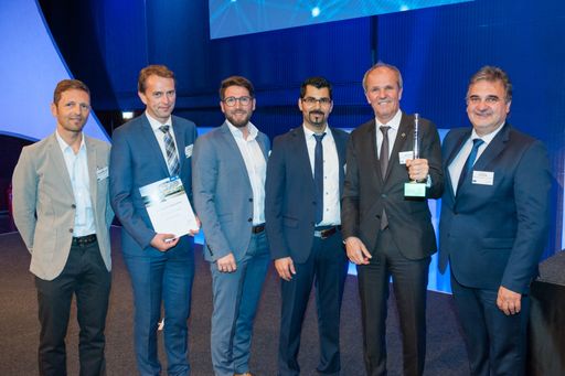 Bei der Verleihung des AVL Awards (von links nach
rechts): Eduard Trausmüller, Martin Jäger, Roman Bock, Fardin Azizi
(AVL), Johann Bock, Manfred Hofer