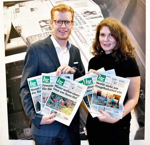 bz-Geschäftsführer Maximilian Schulyok und
bz-Chefredakteurin Nicole Gretz-Blanckenstein präsentieren die neue
bz.