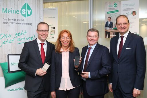 http://www.apa-fotoservice.at/galerie/11675 Im Bild
vl.: Dr. Alexander Biach (Vorsitzender des Verbandsvorstandes im
Hauptverband der österr. SV-Träger), Mag.a Ingrid Reischl (Obfrau
der Wiener Gebietskrankenkasse), Manfred Anderle (Obmann der
Pensionsversicherungsanstalt), Mag. Alexander Herzog (Stv. Obmann
der Sozialversicherungsanstalt der gewerblichen Wirtschaft)