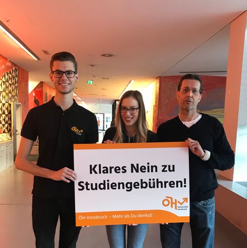 ÖH Vorsitzender Dominik Berger und die
Stellvertretende ÖH Vorsitzende Johanna Beer treten gemeinsam mit
Senatsvorsitzendem Univ.-Prof. Dr. Ivo Hajnal gegen Studiengebühren
auf.