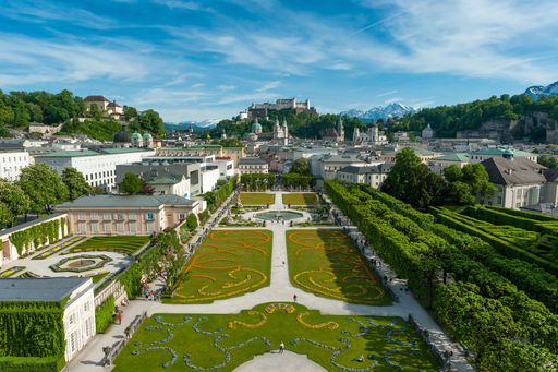  Sehenswürdigkeiten Salzburg, Blick über den
Mirabellgarten auf die Salzburger Altstatdt