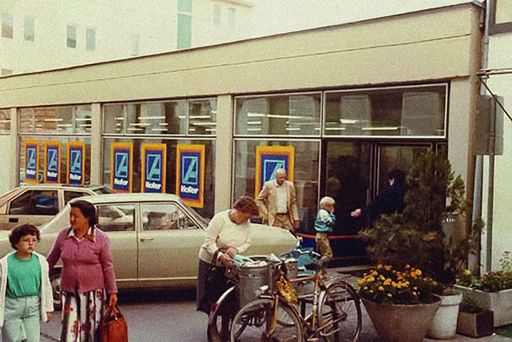 : 50 Jahre HOFER in Bildern: Filialdesign im Wandel
der Zeit