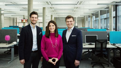 v.l.n.r.: Alexander Niederhofer (Head of Sales
HELFERLINE), Maria Zesch (CCO T-Mobile) und Clemens Schmidgruber
(CEO HELFERLINE)