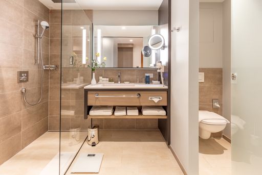  Hotel-Warmbaderhof. Neue Zimmer - Parktrakt.