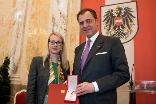Dr. Eugen Otto bekommt Verdienstzeichen von BM M.
Schramböck am 29.1.2018, Wien.
