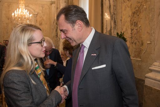 Vorschau Bild von Dr. Eugen Otto bekommt Verdienstzeichen von BM M.
Schramböck am 29.1.2018, Wien.