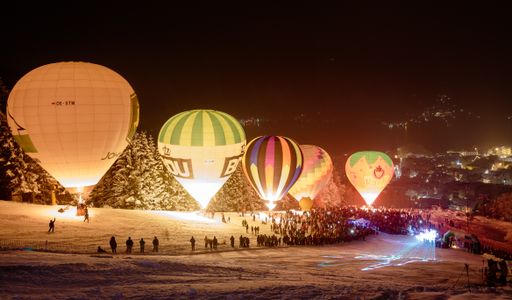 Bei der Talstation des cityXpress sind am 7.
Februar bunte Heißluftballone und eine spektakuläre Ski-Show zu
bestaunen