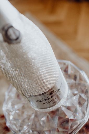 Vorschau Bild von Die Doppelmagnum Schlumberger Kristall: handbesetzt
mit 6.600 Swarovski-Kristallen