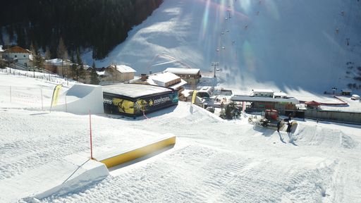 Vorschau Bild von Snowpark Innerkrems mit BIGAIRBAG Jump