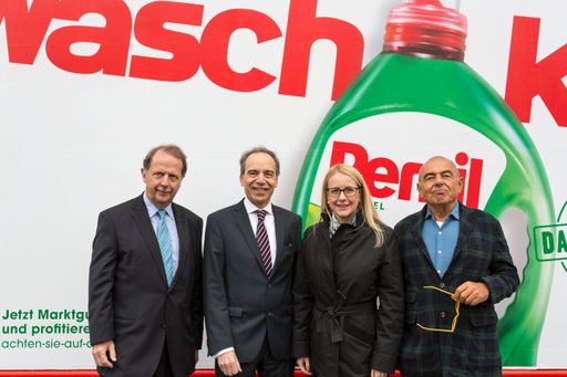 BILD zu OTS: Im Bild vlnr: DI Dr. Markus Liebl, Mag. Günther
Thumser, Dr. Margarete Schramböck, Mariusz Jan Demner