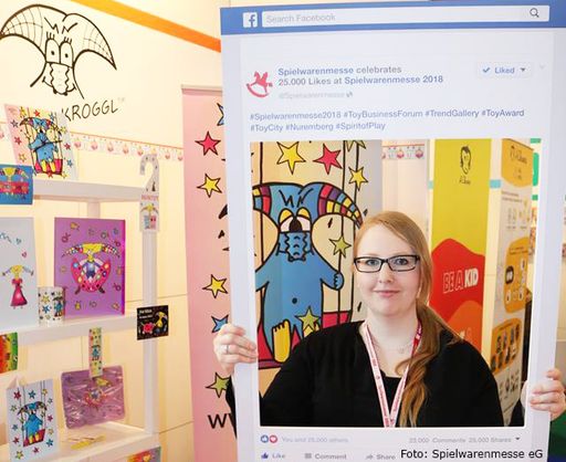 Vorschau Bild von Kroggl-Erfinderin Astrid B. Holzmann auf der
Spielwarenmesse