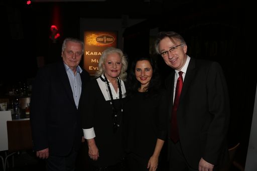  https://www.apa-fotoservice.at/galerie/11218 Wien -
im Bild v.l.n.r.: Vereinsobmann Rudolf Hundsdorfer, Wider die Gewalt
Geschäftsführerin Marika Lichter, Nadja Maleh, Peter Klien