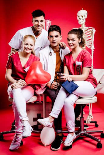 Vorschau Bild von Stationsarzt Dr. Ben Kling (Manuel Hasni, Mitte)
und sein Bruder Pfleger Felix (Jan Sokolowsky, oben links) mit den
Schwesternschülerinnen Miri (Josephine Welsch, unten links) und Anna
(Annemarie Schuster, unten rechts) / "Schwestern - Volle Dosis
Liebe": 15 Episoden ab 5. März 2018, montags bis freitags um 17:00
Uhr bei RTL II / © RTL II / Magdalena Possert - Recht zum
Abdruck/Darstellung zeitlich/sachlich beschränkt auf die Bewerbung
der Sendung / Weiterer Text über ots und www.presseportal.de/nr/6605
/