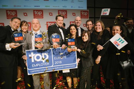 Christian Tobias, Director HR, JTI Austria (Mitte)
und das JTI HR Team freuen sich über die zahlreichen Auszeichnungen