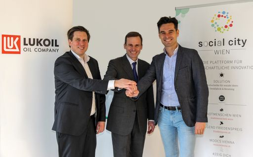 v.l.n.r.: Richard Vrzal, Geschäftsführer Social
City Wien, Robert Gulla, CEO LUKOIL Holding und Emil Diaconu,
Geschäftsführer Social City Wien