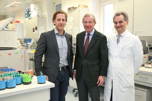 https://www.apa-fotoservice.at/galerie/12418 Cancer
Cluster Salzburg, .verbindet die Exzellenz der Onkologe, im Bild
v.l.n.r.: Univ.-Prof. Mag. Dr. Fritz Aberger stv. Leiter Cancer
Cluster Salzburg, Dr. Wilfried Haslauer Landeshauptmann Salzburg,
Univ.-Prof. Dr. Richard Greil Leiter Cancer Cluster Salzburg