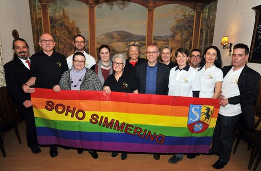  SoHo Simmering mit Dr. Harald Troch (Mitte) mit
Isabella Willrader (vorne, 3.v.r.) und Alexandra C. Eckel (6.v.l.)