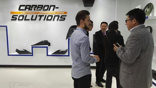 Vorschau Bild von CMO Pierre Sauer mit Kunden und Ehrengästen bei der
Eröffnungsfeier des Technologiecenters in Dongguan