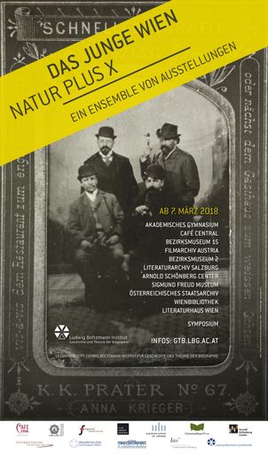  Schnellphotographie (Ferrotypie) von Anna Krieger aus dem Prater.
Das Ausstellungsplakat "Das Junge Wien – Natur plus X" zeigt Richard
Beer-Hofmann, Hermann Bahr (beide stehend), Hugo von Hofmannsthal
und Arthur Schnitzler (beide sitzend).