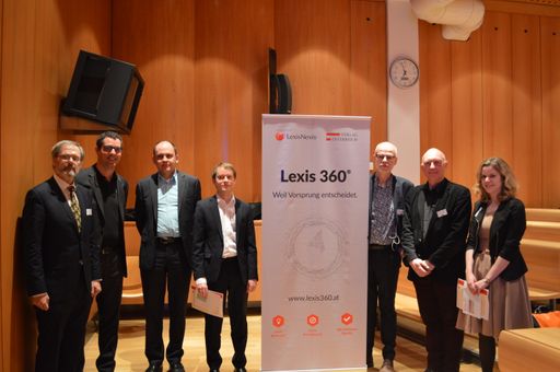 Verleihung des LexisNexis BestPaperAward bei der
https://www.univie.ac.at/RI/IRIS2018/ Vorsitzender Erich
Schweighofer und Anton Geist von LexisNexis gratulierten am
Donnerstag der Gewinnerin und den Gewinnern.