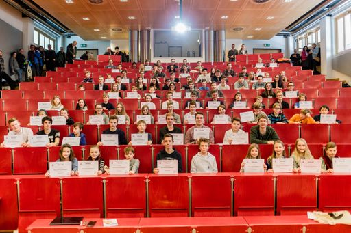 Rund 90 Kinder haben am 1. März Urkunden und Buch-Gutscheine bei
der Preiseverleihung zum Biber-der-Informatik-Wettbewerb 2017 an der
Uni Klagenfurt erhalten.